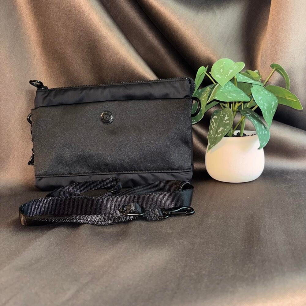 Kipling black crossbody bag with adjustable strap excellent preowned condition